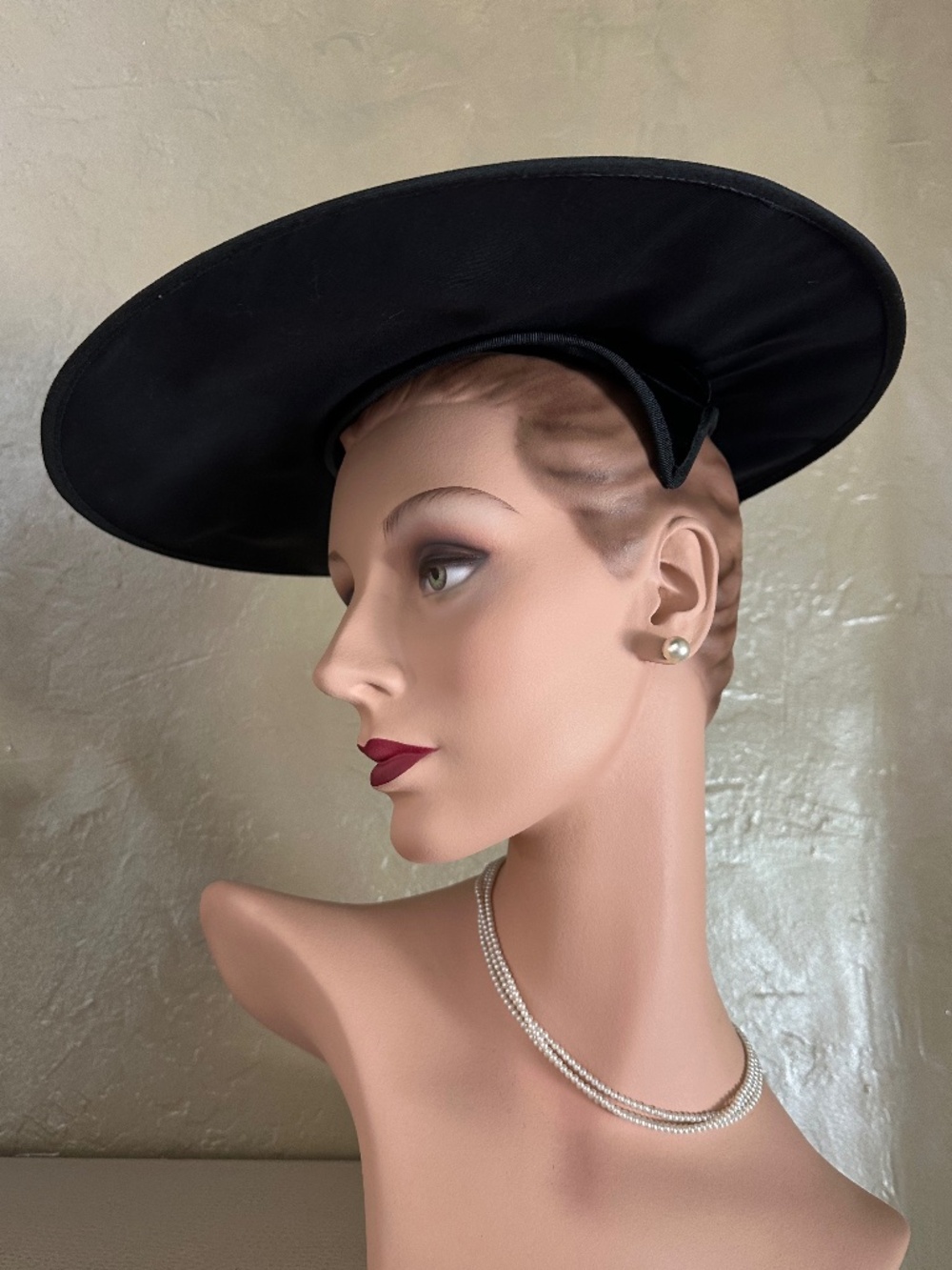 DEBONAIR 1950's BLACK VELOUR CARTWHEEL HAT + BRAIDED BAND/BOW - Picture 6 of 10